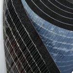 9mm kalınlığında yapışkanlı kauçuk sünger, araç içi ses yalıtımı için 100cm x 100cm alan.